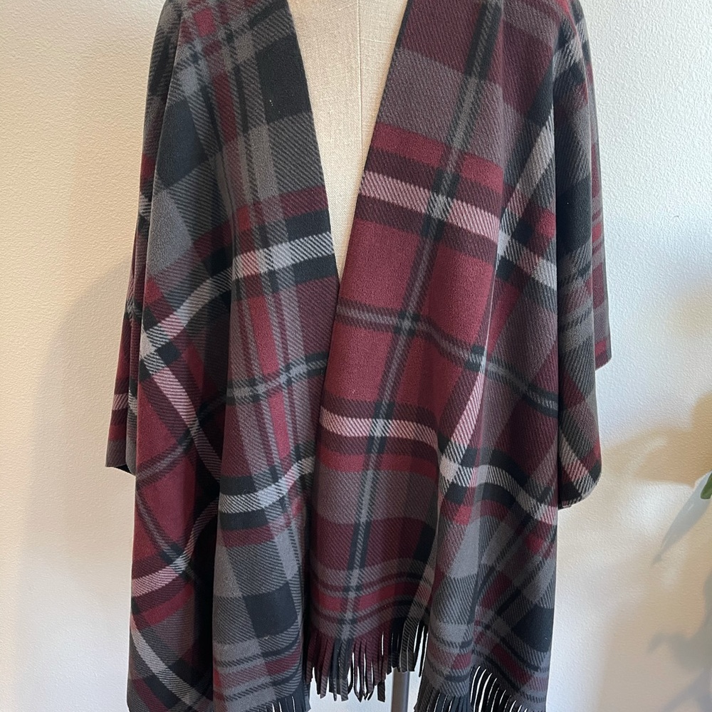 Poncho - Picture 4 of 4